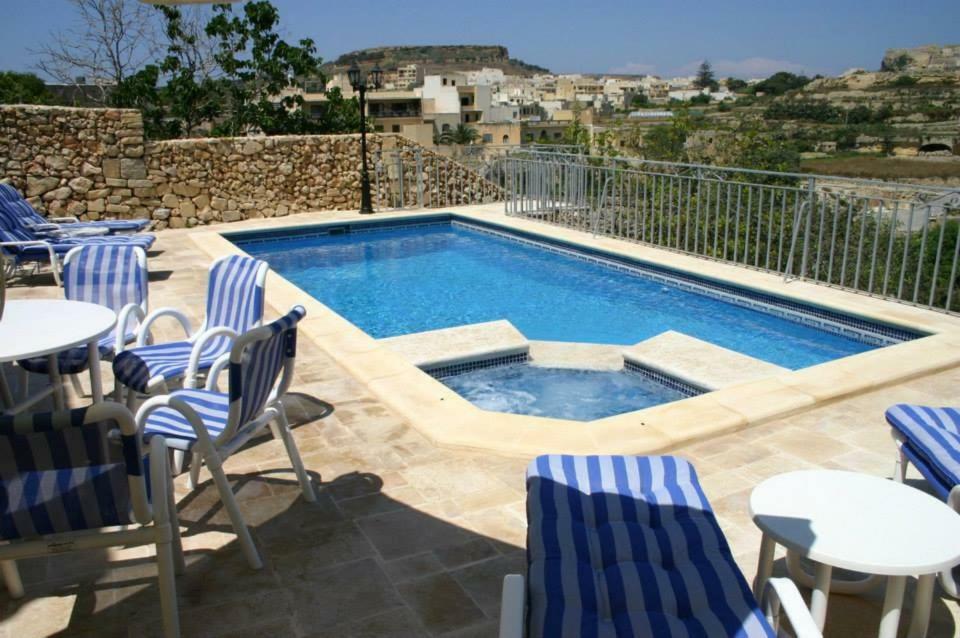 Sylvia' S Millhouse Vila Kerċem Exterior foto