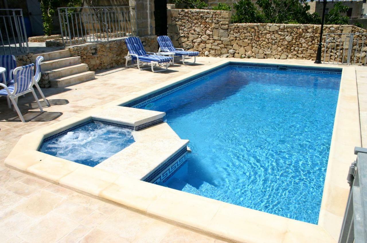 Sylvia' S Millhouse Vila Kerċem Exterior foto